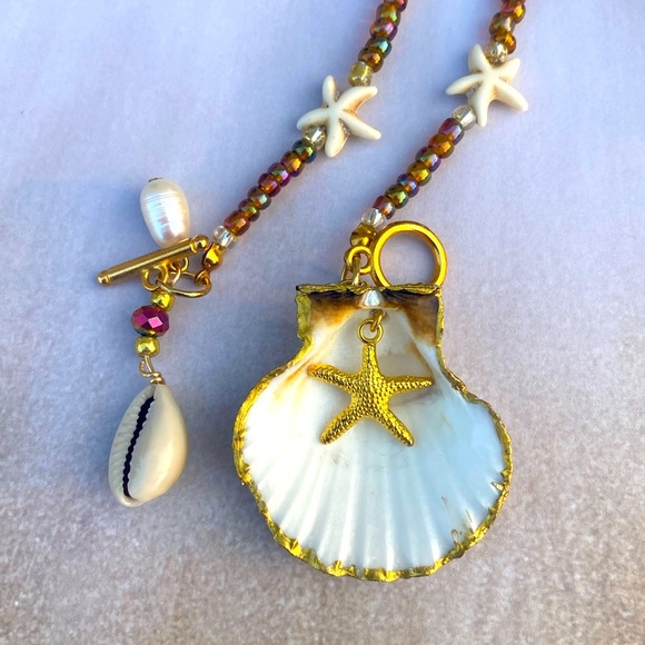 Natural Shell Gilded in Gold Leaf with a Starfish-Freshwater Pearl Boho Necklace - Picture 3 of 8